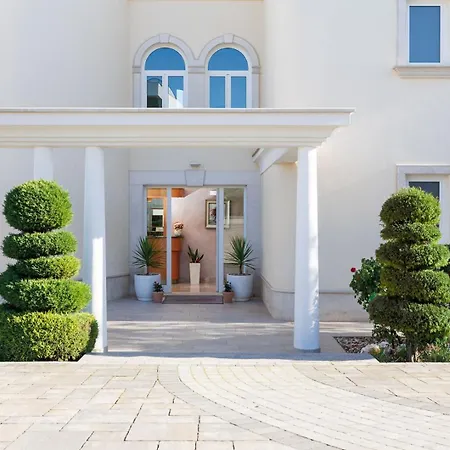 Tunera - Luxury I *